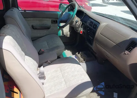 2000 Toyota Tacoma from USA, damaged, VIN 4TAVL52N0YZ582154